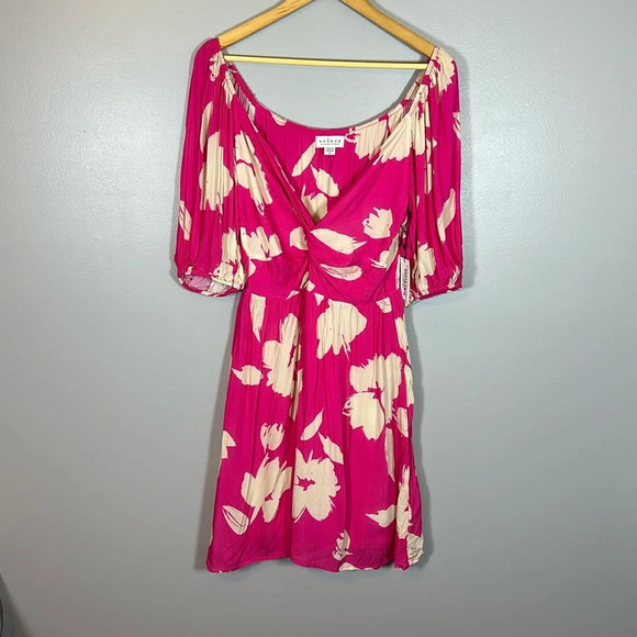 Velvet by Graham & Spencer Makena Twist Front Printed Dress NWT Size Medium - Picture 5 of 14